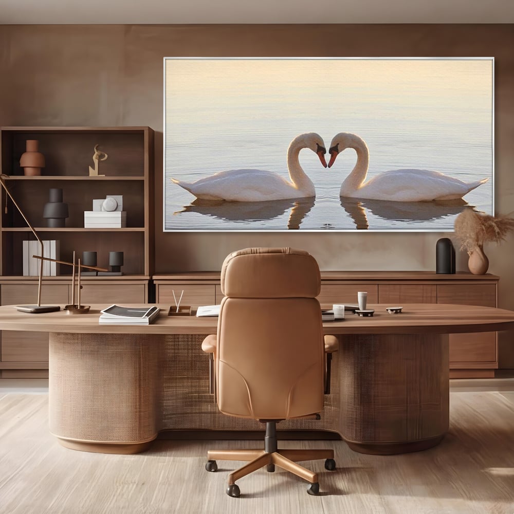 Tablou canvas cu tablou canvas cu lebede pe lac, in rama de aluminiu argintiu, pe perete intr-un birou